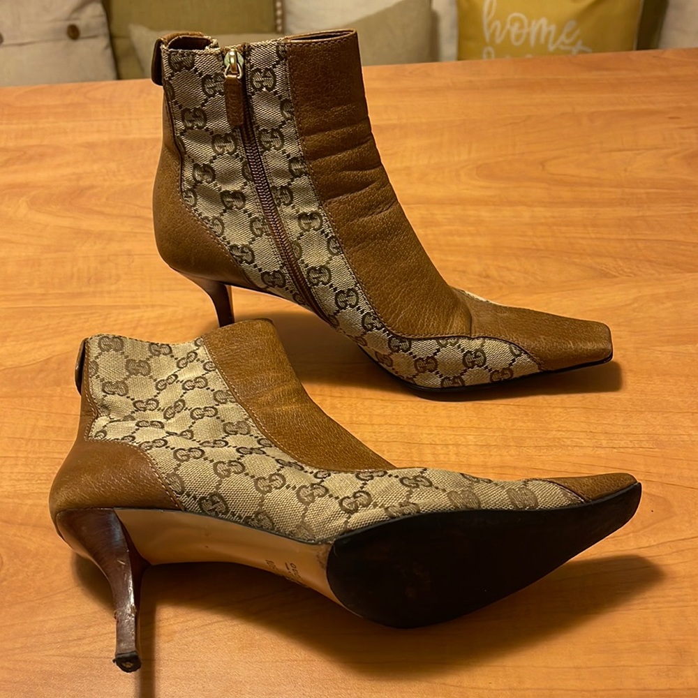 Vintage Gucci ankle boots heel a little scuff other then that in good condition